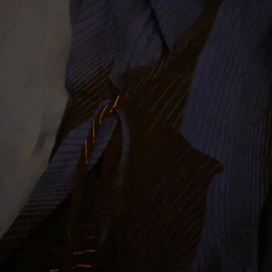 Wrap around / Klänning mönster mot elektriskt blå bakgrund - 91