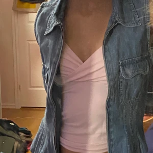 Väst - Blå jeansväst i storlek 34💕