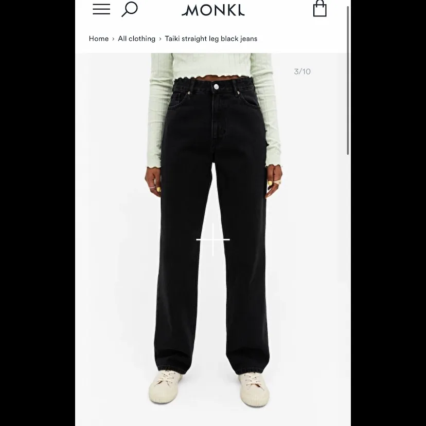 Svarta raka jeans från monki! Skitsnygga och i bra kvalitet💙. Jeans & Byxor.