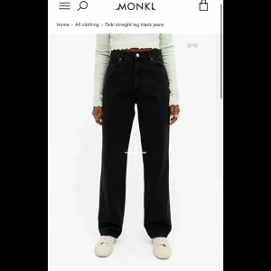 Jeans från monki - Svarta raka jeans från monki! Skitsnygga och i bra kvalitet💙