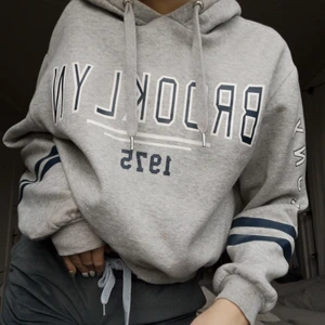Hoodie  - En hoodie som jag säljer då jag inte använder den💕🥰inga skador 