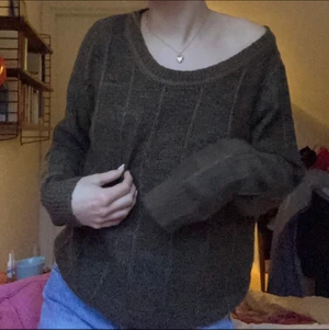Grön stickad tröja -  Jättefin mörkgrön stickad tröja, kan skicka fler bilder! ❤️