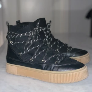 Skor - Super snygga skor i stl 41 från HM. Nästintill oanvända