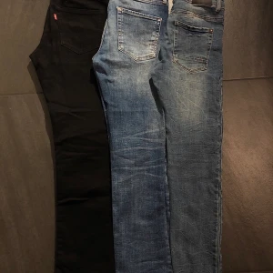 Levis jeans - Svarta Levis Jeans, Straight fit storlek 32x30 350kr, Jack&Jones jeans storlek 36 150kr, Kappahl jeans Lab Industries storlek 36 100kr
