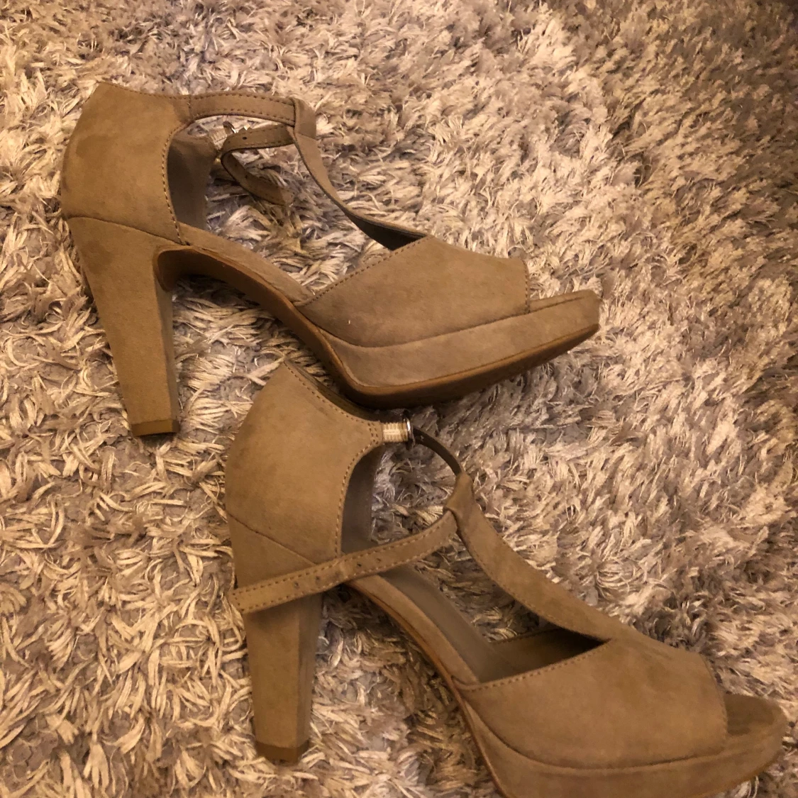 Beige klackar st 37 - 91