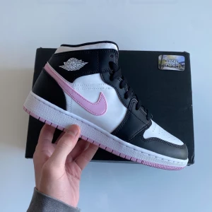 Air Jordan 1 mid ”artic pink” gs - DS / Brand new