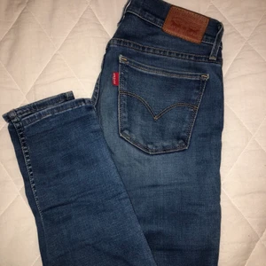 Levis jeans  - Levis jeans i modellen 710 super skinny. Sitter väldigt bra på och är mycket bekväma ! Bra skick också. 