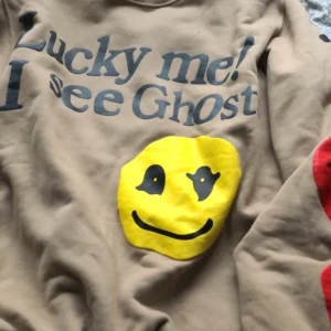 Kanye west - I see ghosts sweatshirt  - Ingen äkthetsgaranti dock i superfint skick, har använt den ett par gånger , hör av då jag vill bli av med den så snabbt som möjligt, inte riktigt min stil längre :)