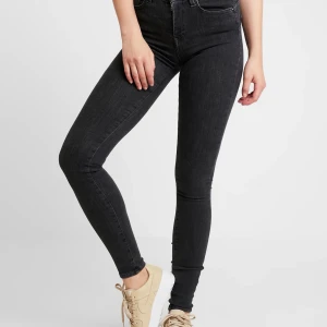 Svarta jeans - Jegging Jane Jeans från Cubus i storlek xs, stretchiga så passar även s. Köpta för 350 kr🌟