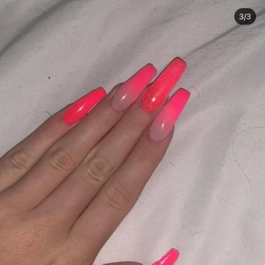 Gelenaglar  - Gelenaglar just nu 150-200kr💓 Boka era tider inför jul och nyår osv på instagram @nailsby.jd 💖