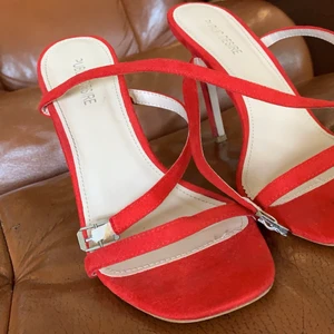 Klackar med snören - Tillstånd: Använda endast en gång Storlek: 37