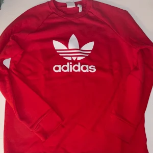Adidas sweatshirt in size XL - Nice cause it's loose 
