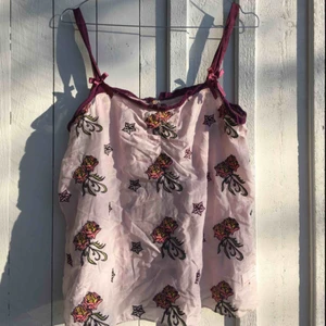  - Gulligt linne från Odd Molly, använt ett fåtal gånger. Storlek Small