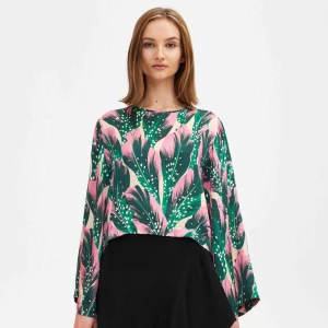  - Fantastisk blus från Rodebjer i L, endast använd vid ett tillfälle! Skickas mot porto 30:-