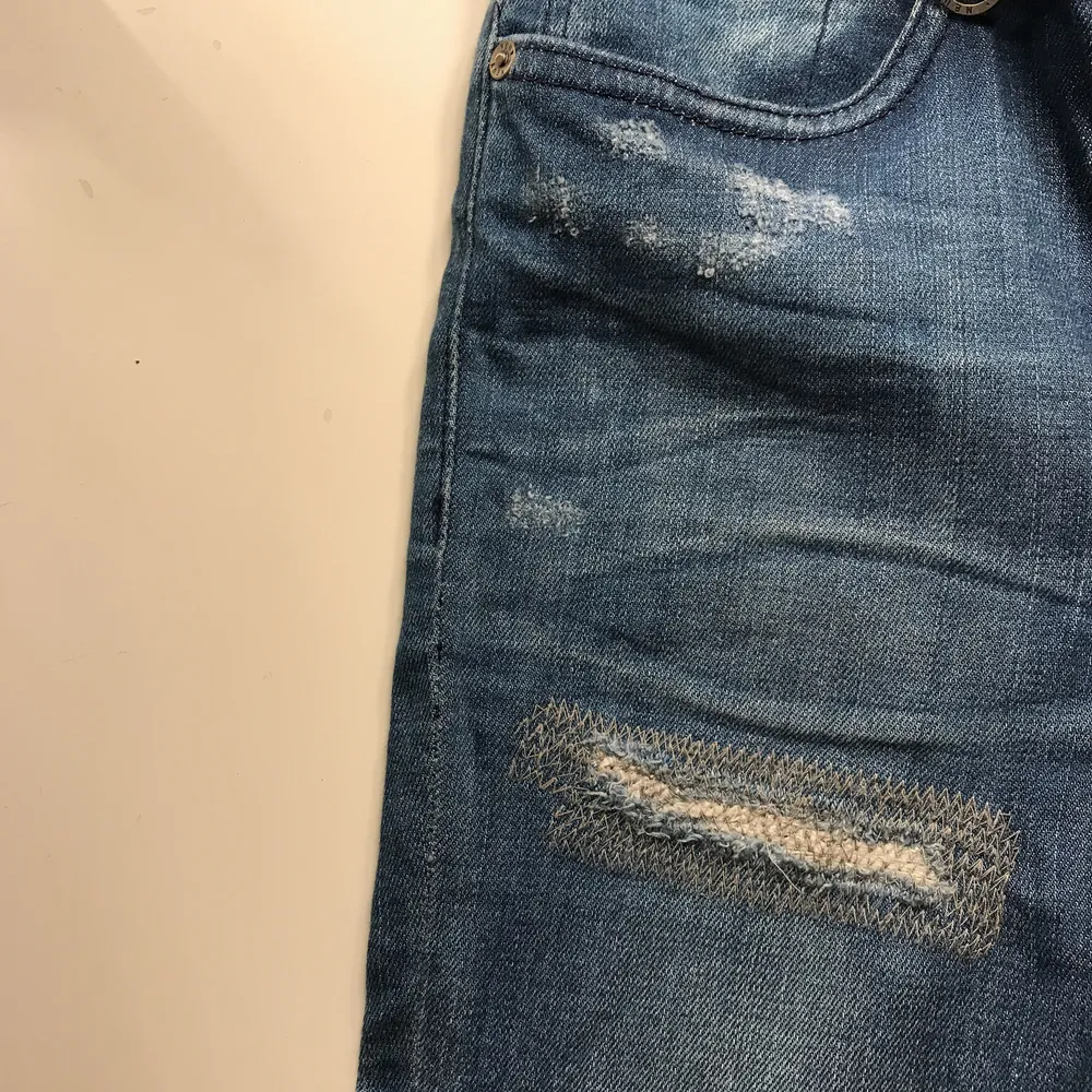 Nya jeans från Neuw i fint skick med slitningar. Använda fåtalgånger. Högmidjade och stretchiga. 1100kr nypris ♥️. Jeans & Byxor.