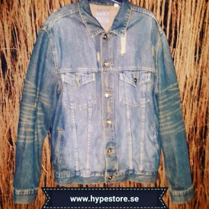  - Snygg sliten jeansjacka att xl