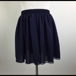  - Superfin kjol från American Apparel: storlek S. Perfekt skick. Kika gärna på mina andra annonser. Har flera kjolar till salu :) 