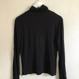  - Polotröja med lite lös passform