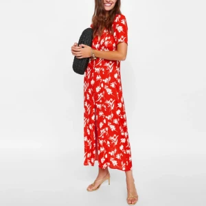  - SÖKER efter den a klänning från Zara i strl XS 