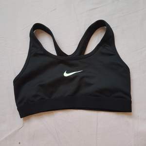 svart Nike sport-bh  utan paddning  