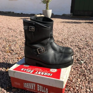  - Johnny Bulls storlek 40, säljes pga att jag ej längre använder äkta läder. Skickas endast + kan dela på fraktkostnaden. Hör av dig om du är intresserad! 