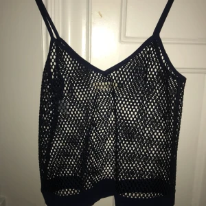  - Ida Klamborn nätlinne. Använt 2 gånger. Mörkblått och så fint! 