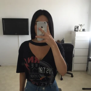  - T-shirt som knappt är använd från River Island!