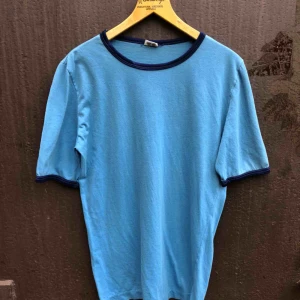  - Vintage-T-shirt från 70-talet. Står m på lappen men är mer som s 