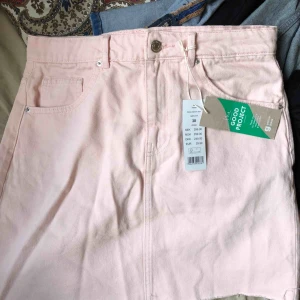  - Rosa jeanskjol från ginatricot, aldrig använd! 