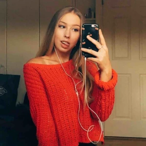  - Tröja köpt från Abercrombie, sparsamt använd, mysigaste materialet någonsin! Strl m men sitter som en s, Köparen står för frakt! Märket syns ej någonstans förutom som på sista bild