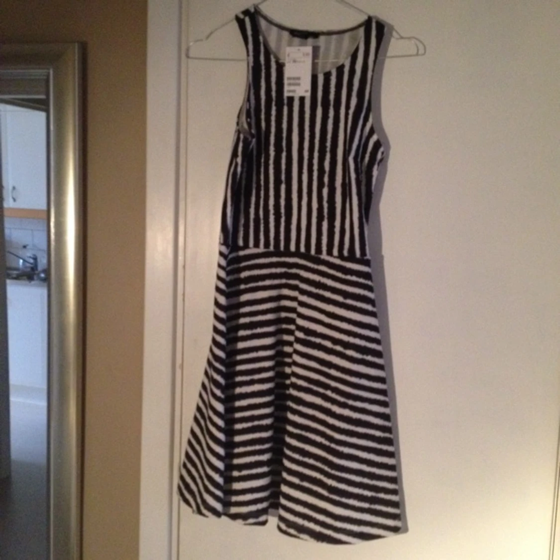 Klänning från H&M - aldrig använd, prislappen kvar.  - 1391350337