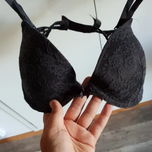  - Grå bh från Lindex.