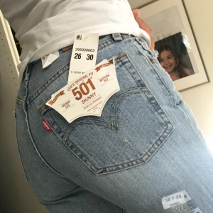  - Säljer dessa eftertraktade levis jeansen i modellen 501. Helt nya, endast testade. Nypris 1099. 