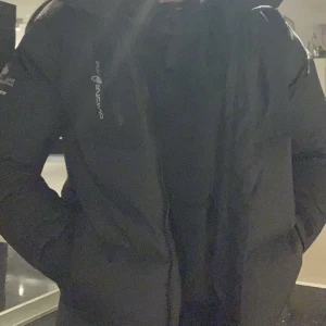 Sail Racing jacka 1399 strl 150 - En varm och fin vinterjacka!💕 endast använd 1-2 gånger och är i väldigt bra skick. Köptes förra året på Kidsbrandstore för ca 2600kr. 
