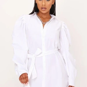 Klänning - Säljer denna klännig köpt på asos från i saw it first. Aldrig använd utan bara testad. Skriv för fler bilder Bud: 100kr 💛