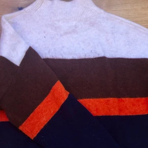 Stickad tröja - Mysig stickad tröja. Jätteskönt material 