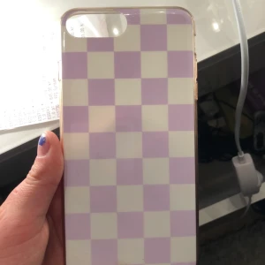 iPhone 8/7+ skal - Så fint skal 💜 Kommer inte till användning då jag har ny mobil!