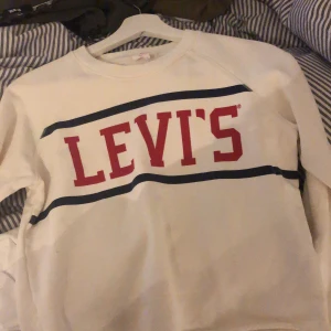 Levis tröja, Carlings - Strl S, knappt använd men skönt tyg och lite kort vid magen