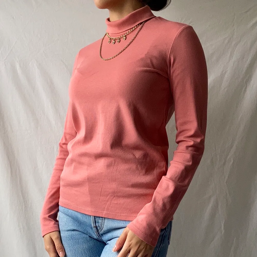 🌊 COMFY WARM PINK/MUAVE LONGSLEEVE TURTLENECK  • SIZE - EU 34 / XS (fits S too) • BRAND - Uniqlo • MATERIAL - Cotton  MY MEASUREMENTS • Height 161cm / 5'3
