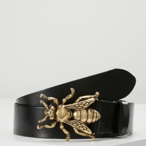 Skärp - Supercoola skärp från scwarz! Storlek 80. Äkta skinn och ger verkligen en cool detalj till ens outfit!