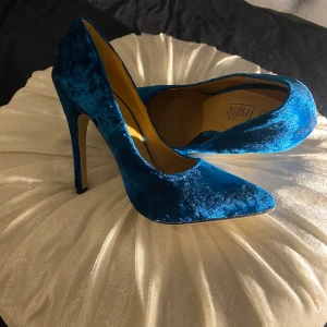 Pumps - Pumps i turkos/blå färg