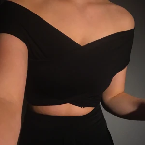 Omlott-topp - Omlott-topp från Ginatricot, använd fåtal gånger🥰 pris: 50kr +frakt