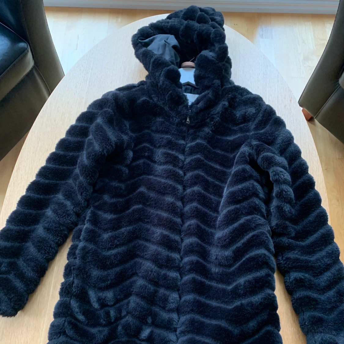 Svart pälsjacka  - 91