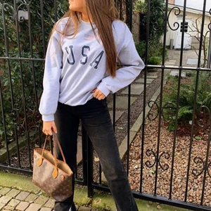 College tröja  - Köpt på asos, använd sparsamt! Buda!