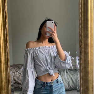 Randig offshoulder - Offshoulder blus, använd 1-2ggr. 