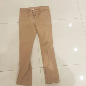 Emilio - Det finns liten fläck på den men annars är den i gott skick och är värd ca 1100 kr