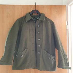 Militärjacka - Second hand äkta militärjacka. Passar storlek S-M. 