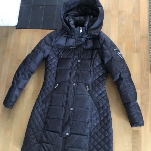 Rockandblue jacka, strl S - Säljer nu min jacka från rockandblue som jag har använt 1 vinter. Säljer pågrav utav att jag inte använder den. Super fint skick ! Kan tänka mig gå ner i pris vid snabb affär 😁