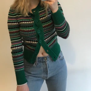 Kofta - Super snygg kofta som är köpt second hand och endast använd ett fåtal gånger. Köparen står för frakt✨🤍