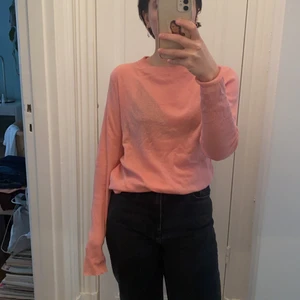 Filippa K tröja - En supermjuk Filippa K tröja i rosa som jag aldrig fått användning av. 70% lyocell & 30% ull. Storlek är M, men skulle passa S också vilket jag vanligtvis har. Är väldigt töjbar. 